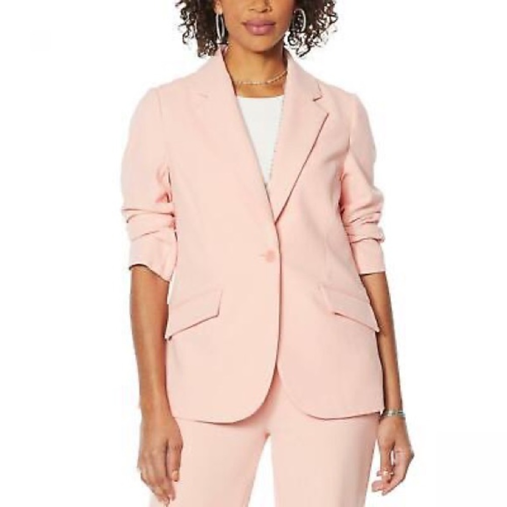 LIKE NEW BLOOMINGDALE’S Women's LIGHT Pink Blazer SIZE 4